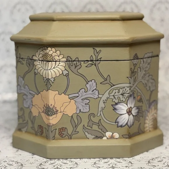 Hand painted wooden keepsake box - Picture 4 of 6